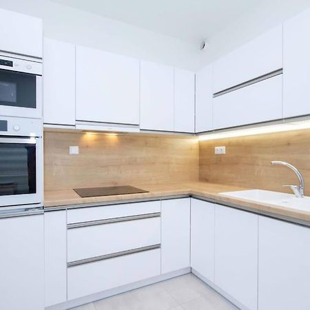 Apartment In Bratislava With Free Parking エクステリア 写真