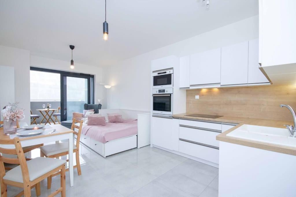 Apartment In Bratislava With Free Parking エクステリア 写真