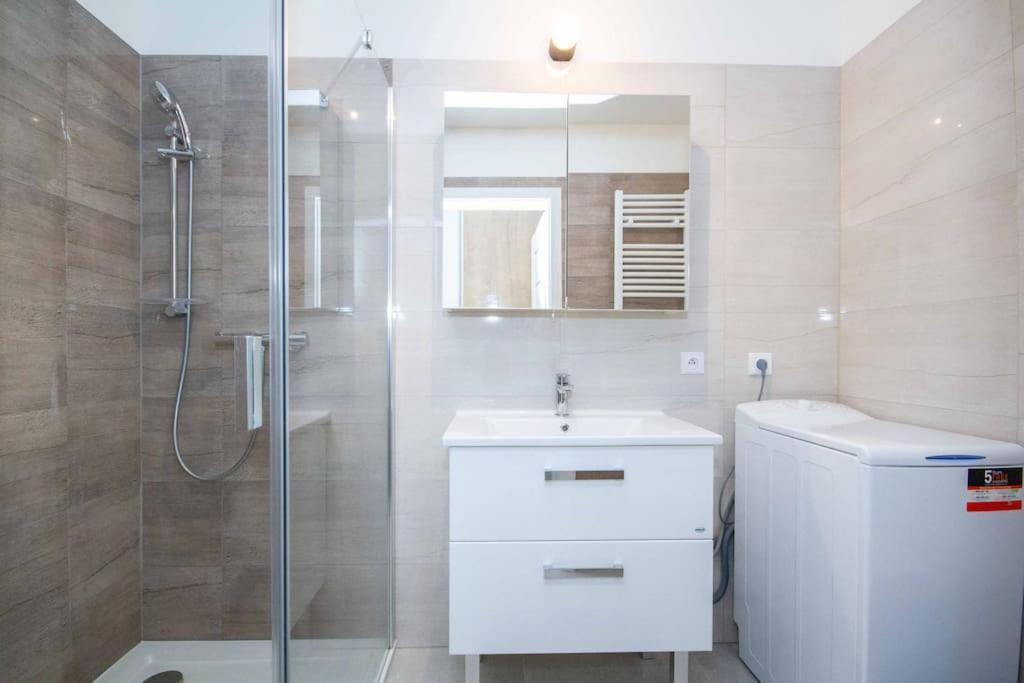 Apartment In Bratislava With Free Parking エクステリア 写真