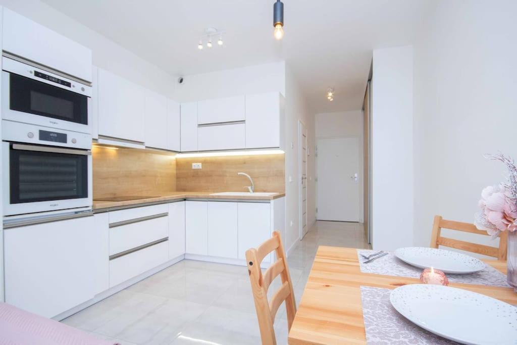 Apartment In Bratislava With Free Parking エクステリア 写真