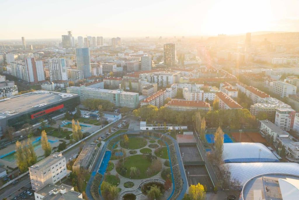 Apartment In Bratislava With Free Parking エクステリア 写真