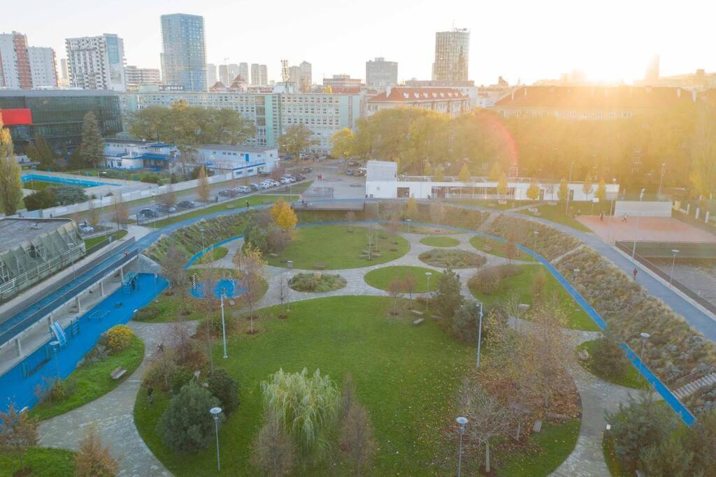 Apartment In Bratislava With Free Parking エクステリア 写真